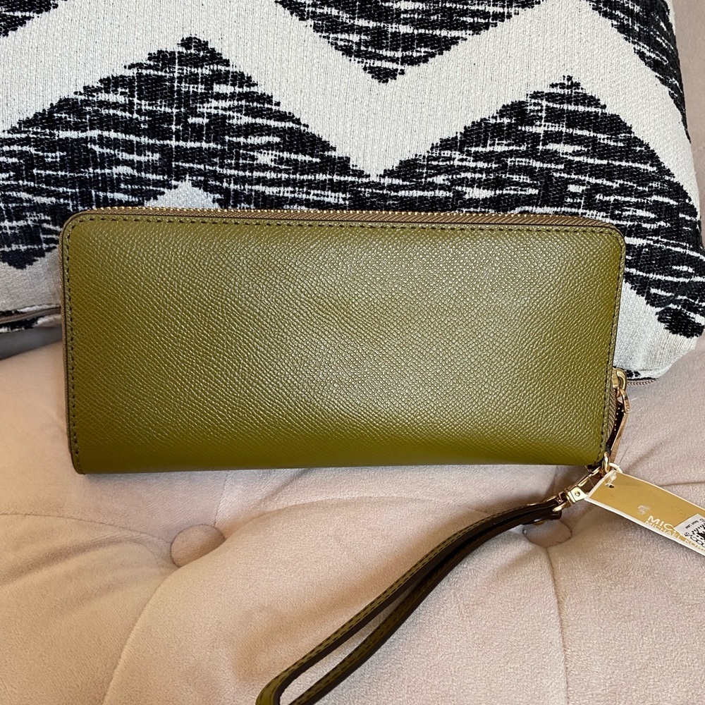 Michael Kors Jet Set Pistachio Green Travel Continental Leather Wallet - Picture 6 of 13